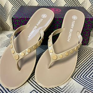 BNIB Tory Burch Studded Jelly Sandals in Dromedary Sand 8 - Brand New in Box!